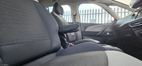 Citroen C4 2016 (AUTOMATIC 7 SEATER) 382436948