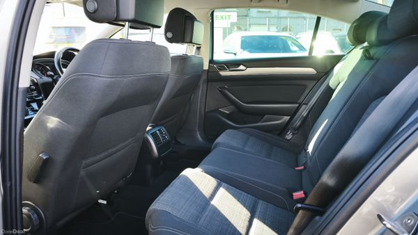 2022 Volkswagen Passat 1 Warranty AA Aprroved 382547844