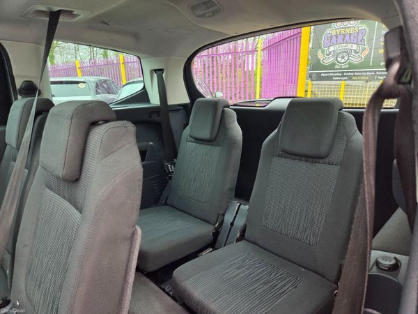 High Spec Peugeot 5008 7 Seater 382687428