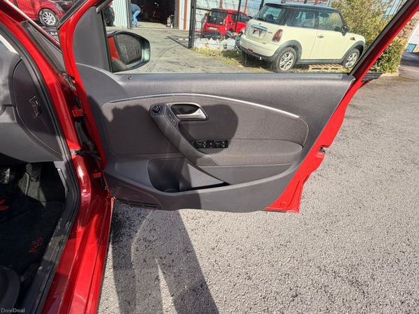 Volkswagen Polo 2015 382629246