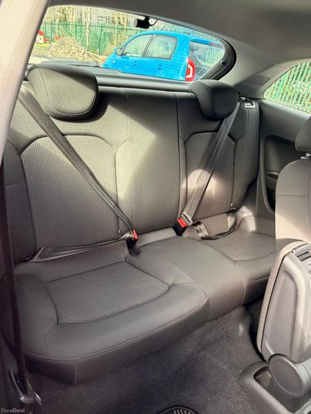 Audi A1 2014 382630496