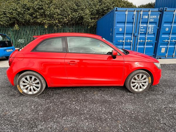 Audi A1 2014 382630504