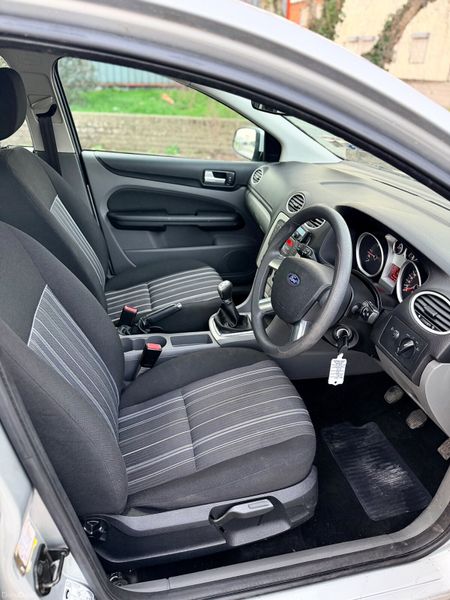 Ford Focus 2010 Low KM 382741204