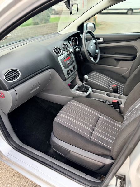 Ford Focus 2010 Low KM 382741206