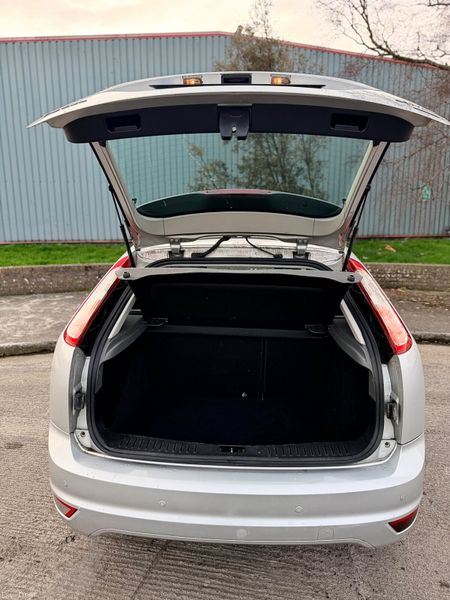 Ford Focus 2010 Low KM 382741208