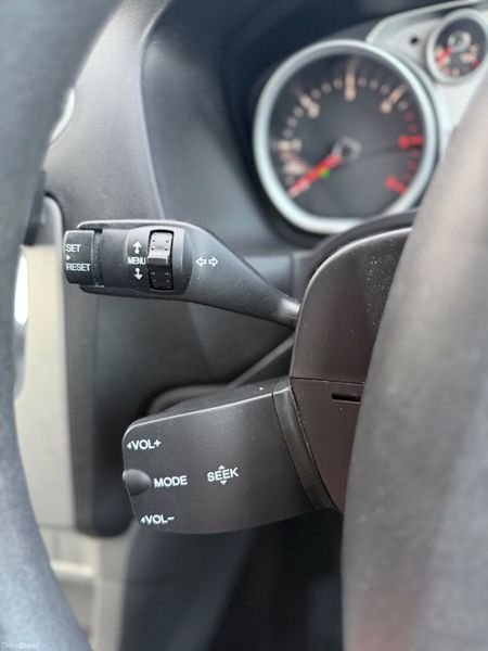 Ford Focus 2010 Low KM 382741210