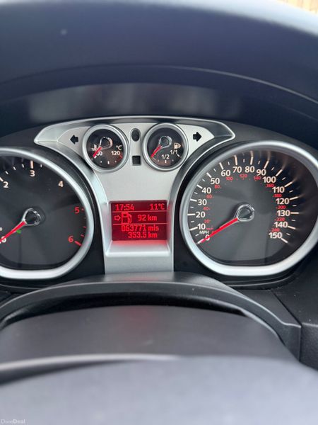 Ford Focus 2010 Low KM 382741214