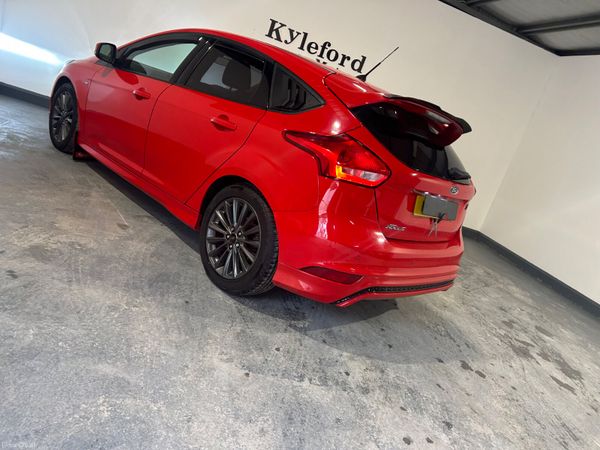 Ford Focus 2017 382741552
