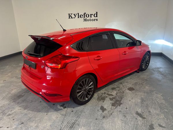 Ford Focus 2017 382741556