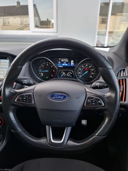 Ford Focus 2017 382741566