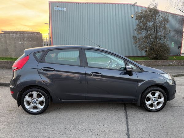 Ford Fiesta 2010 Low KM new NCT 382742052