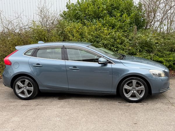 Volvo V40 T4 SE Automatic Leather Low km 382770564