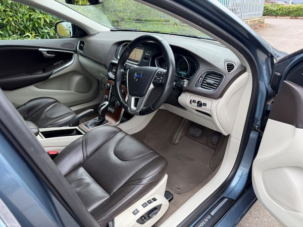 Volvo V40 T4 SE Automatic Leather Low km 382770584
