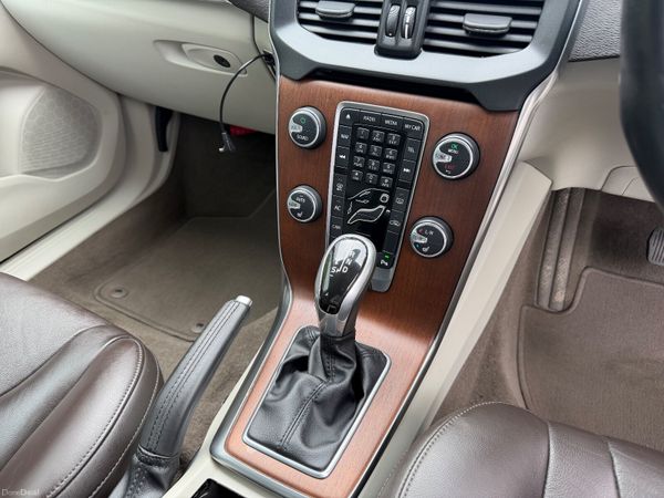 Volvo V40 T4 SE Automatic Leather Low km 382770594