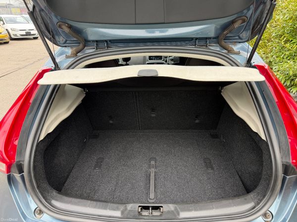 Volvo V40 T4 SE Automatic Leather Low km 382770616