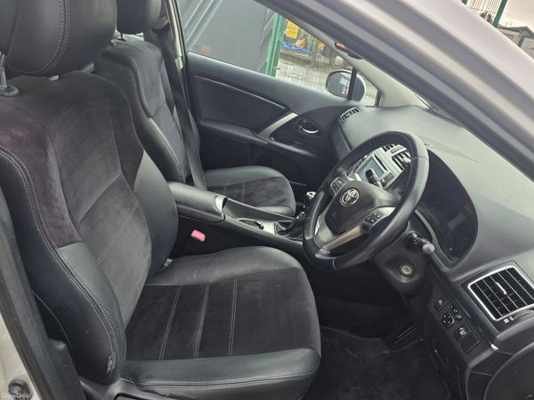 Toyota Avensis 2015 382776482