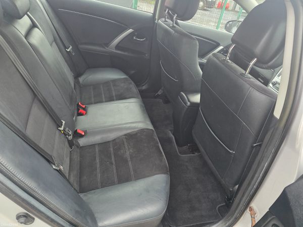 Toyota Avensis 2015 382776484