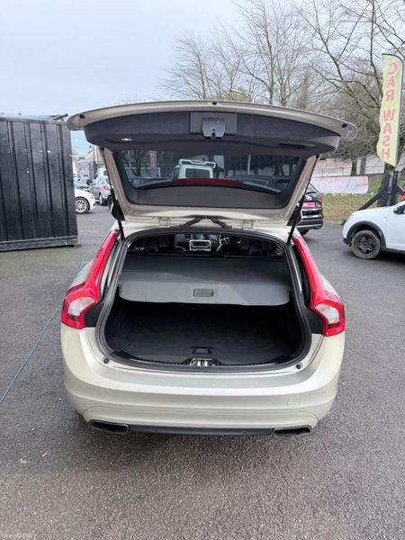 Volvo V60 2.0D SE LUX AUTO Low KMs 382795208
