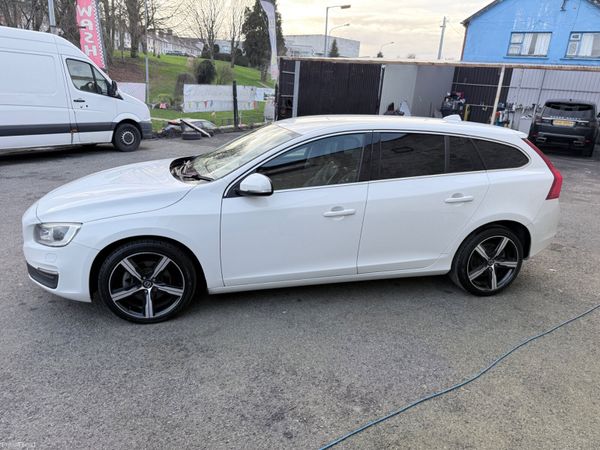 Volvo V60 2.0D SE LUX AUTO LOW KMS 382797278