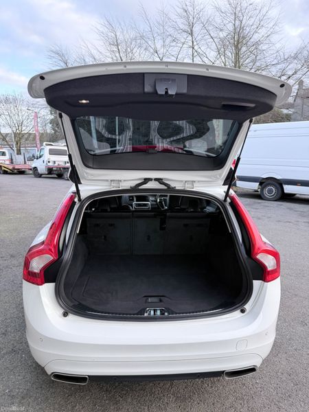 Volvo V60 2.0D SE LUX AUTO LOW KMS 382797286