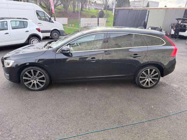 Volvo V60 2.0 Petrol SE LUX AUTO Low KMs 382798372