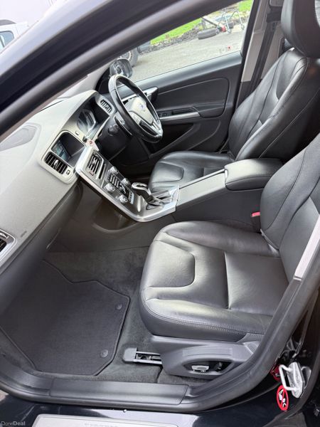 Volvo V60 2.0 Petrol SE LUX AUTO Low KMs 382798382