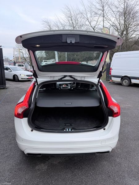 Volvo V60 2.0 Petrol SE LUX AUTO LOW KMS 382798974