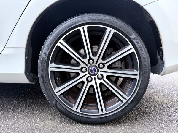 Volvo V60 2.0 Petrol SE LUX AUTO LOW KMS 382798980