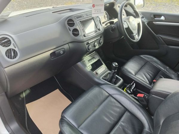Volkswagen Tiguan 2016 382946158