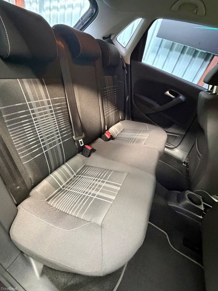 Volkswagen Polo 2015 - Lounge spec + Automatic! 382962714