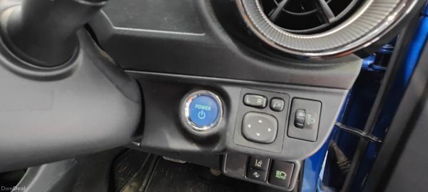 152 Toyota Aqua 1.5 self charging petrol Hybrid 382969122