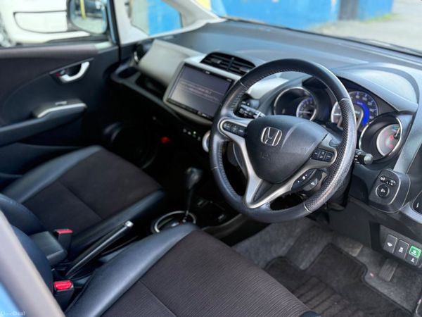 2012 Honda Fit Hybrid Auto/ Luxury trim 382997152