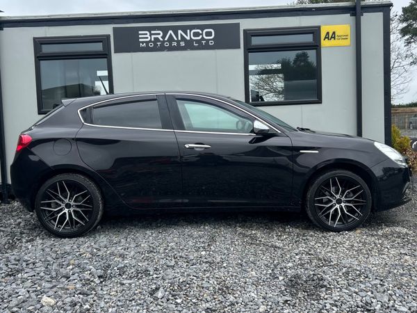 Alfa Romeo Giulietta Distinctive 2016 382931260