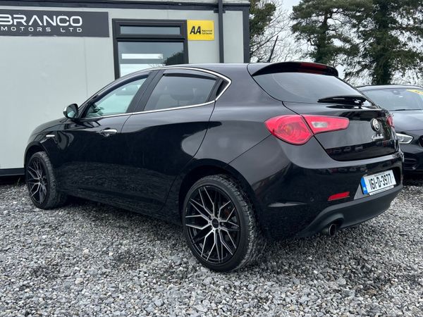 Alfa Romeo Giulietta Distinctive 2016 382931276