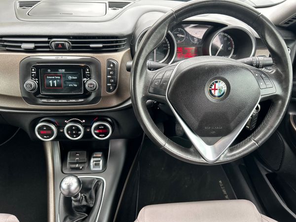 Alfa Romeo Giulietta Distinctive 2016 382931304