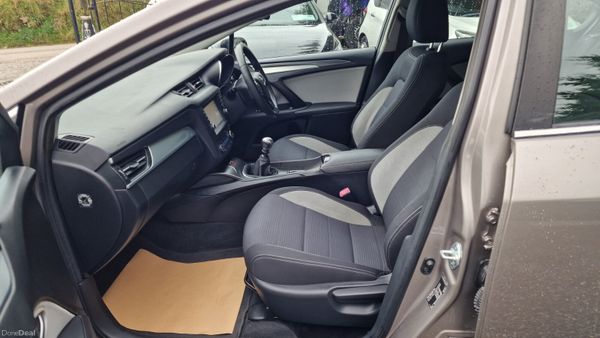 Toyota Avensis 2016 2.0D4D High Spec!1Owner!97k! 383042982