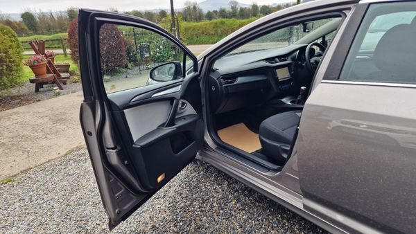 Toyota Avensis 2016 2.0D4D High Spec!1Owner!97k! 383042984