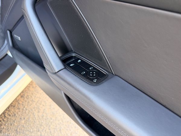 Porsche 911 2021 Very Low KM 383044372