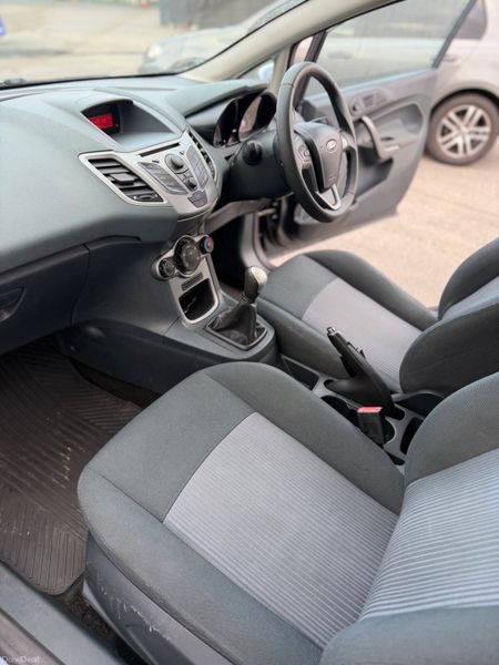 Ford Fiesta 2010 Low KM new NCT 383076032