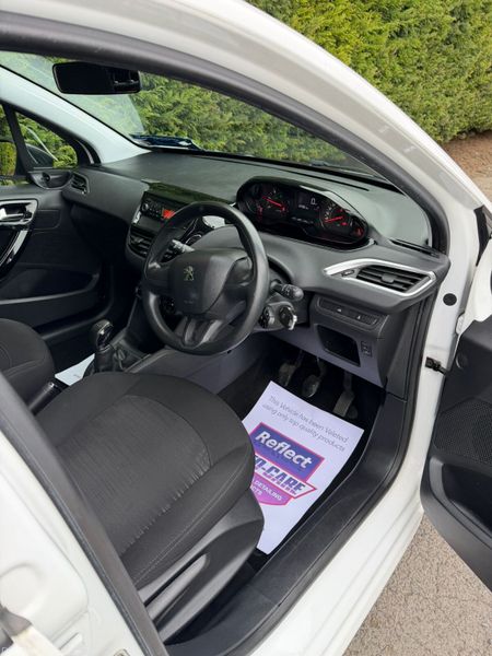 Peugeot 208 1.4 HDi 2014 ***REALLY LOW MILEAGE *** 383175256