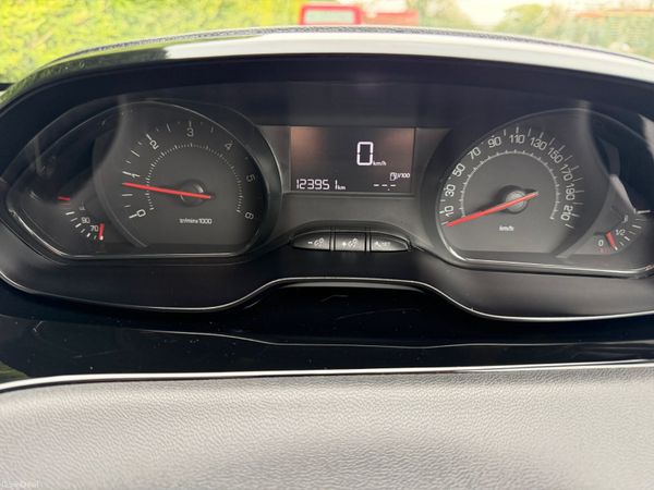 Peugeot 208 1.4 HDi 2014 ***REALLY LOW MILEAGE *** 383175262