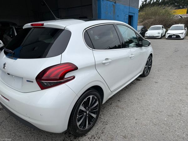 2017 Peugeot 208 Allure Automatic  / Panaromic 383122158