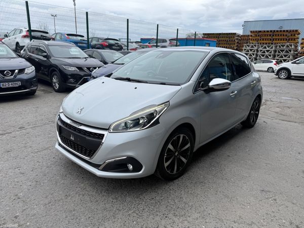 2017 Peugeot 208 Allure Automatic  / Panaromic 383122162
