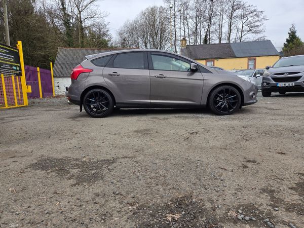 Lovely Low Mileage Automatic Ford Focus 383126478