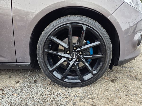 Lovely Low Mileage Automatic Ford Focus 383126500