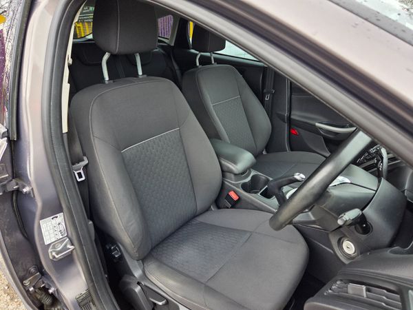 Lovely Low Mileage Automatic Ford Focus 383126504