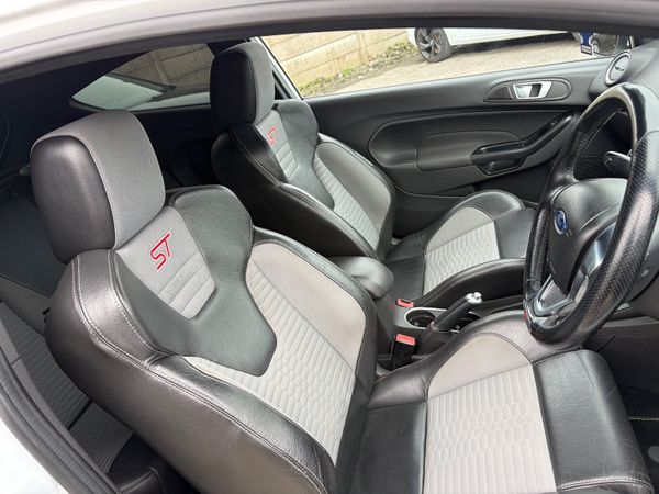 Ford Fiesta ST2 383382348