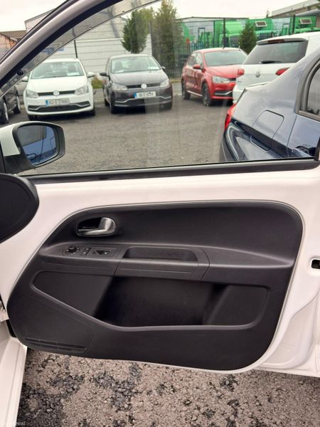 Volkswagen up! 2015 383305232