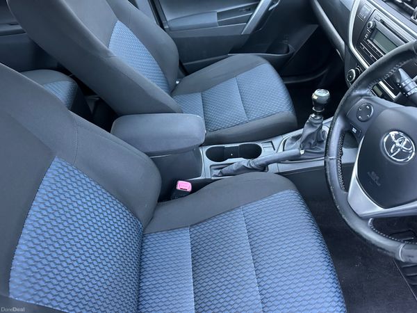 Toyota Auris 1.4 D4D 383451294