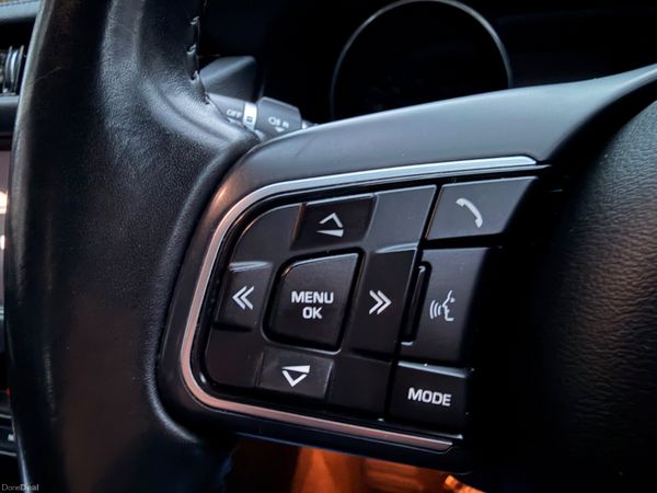 Jaguar XF 2016 Diesel Fuji White Black Wheels 383470040